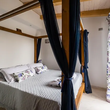 Chicca Blu シャレー モンテマルチェッロ